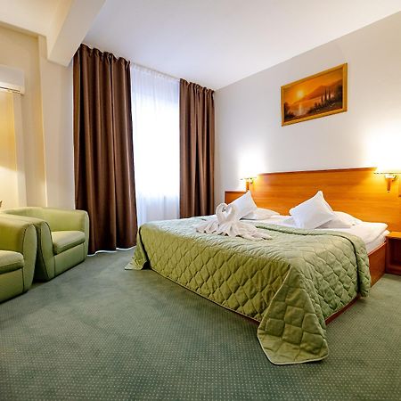 Hotel Rivulus Baia Mare Exteriör bild