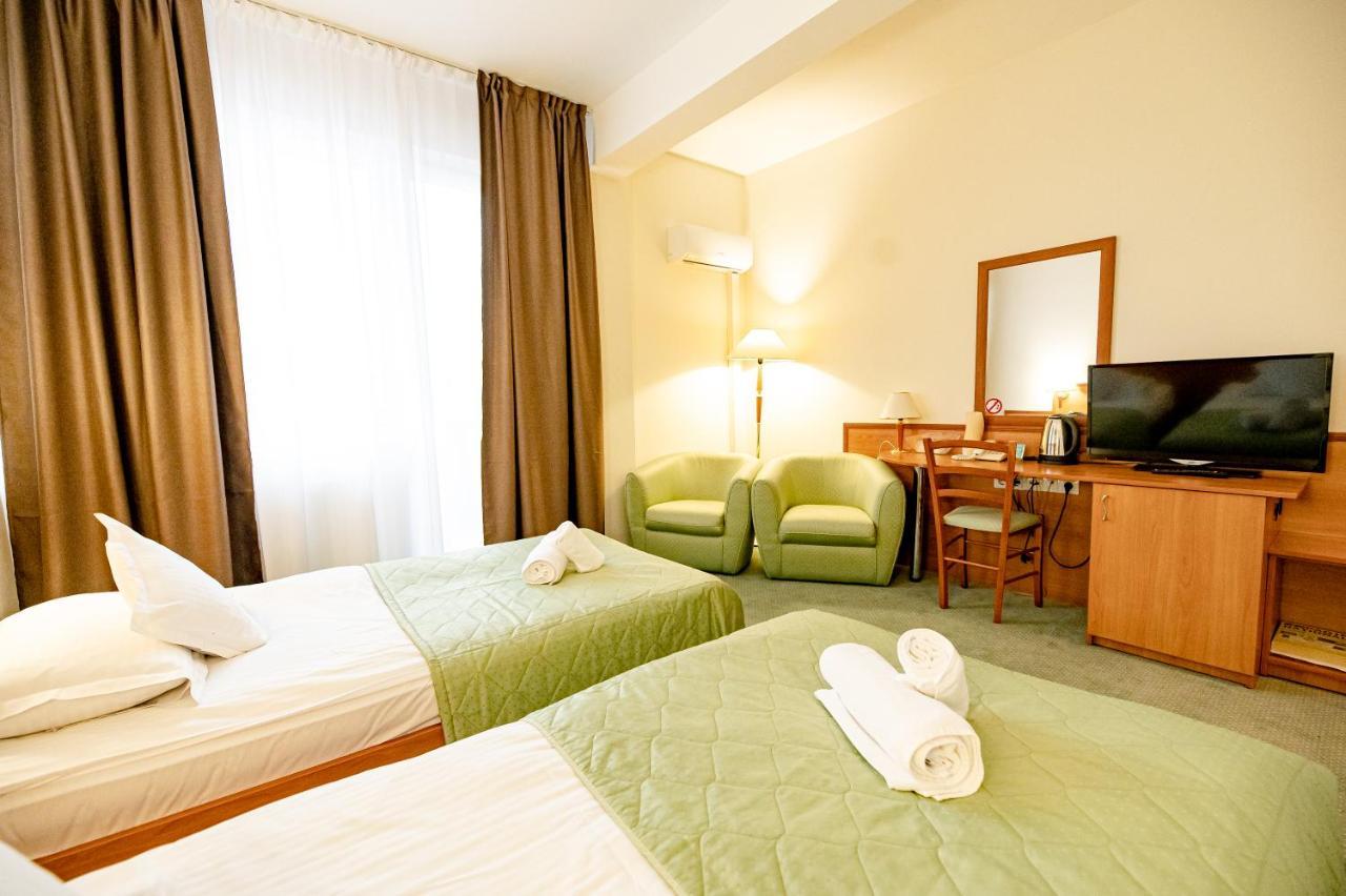 Hotel Rivulus Baia Mare Exteriör bild