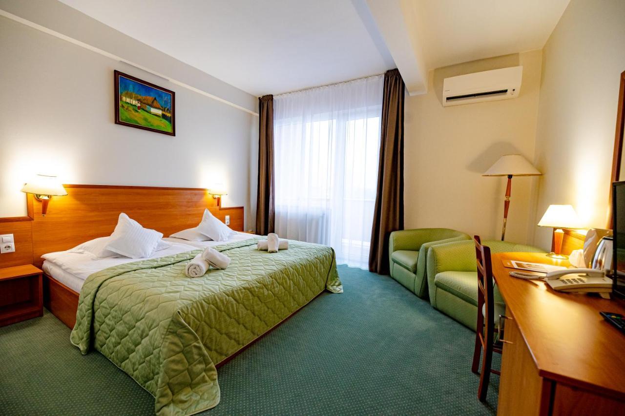 Hotel Rivulus Baia Mare Exteriör bild