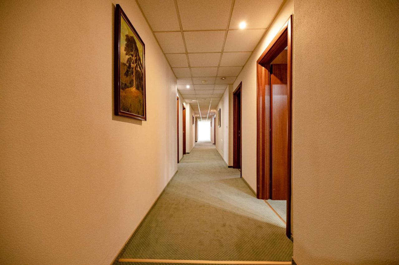 Hotel Rivulus Baia Mare Exteriör bild