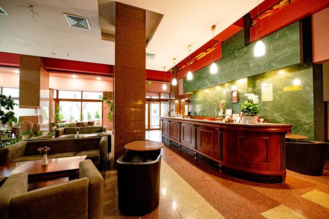 Hotel Rivulus Baia Mare Exteriör bild