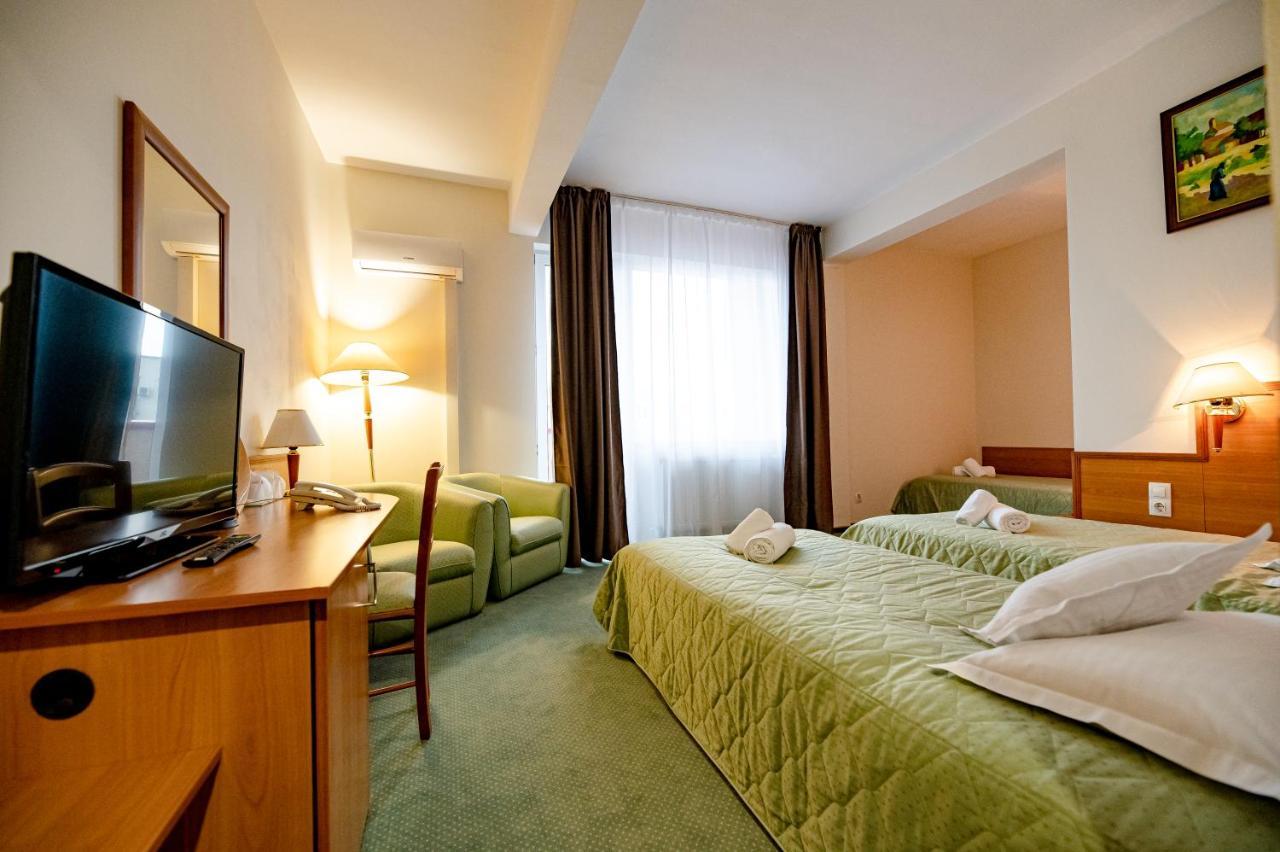 Hotel Rivulus Baia Mare Exteriör bild