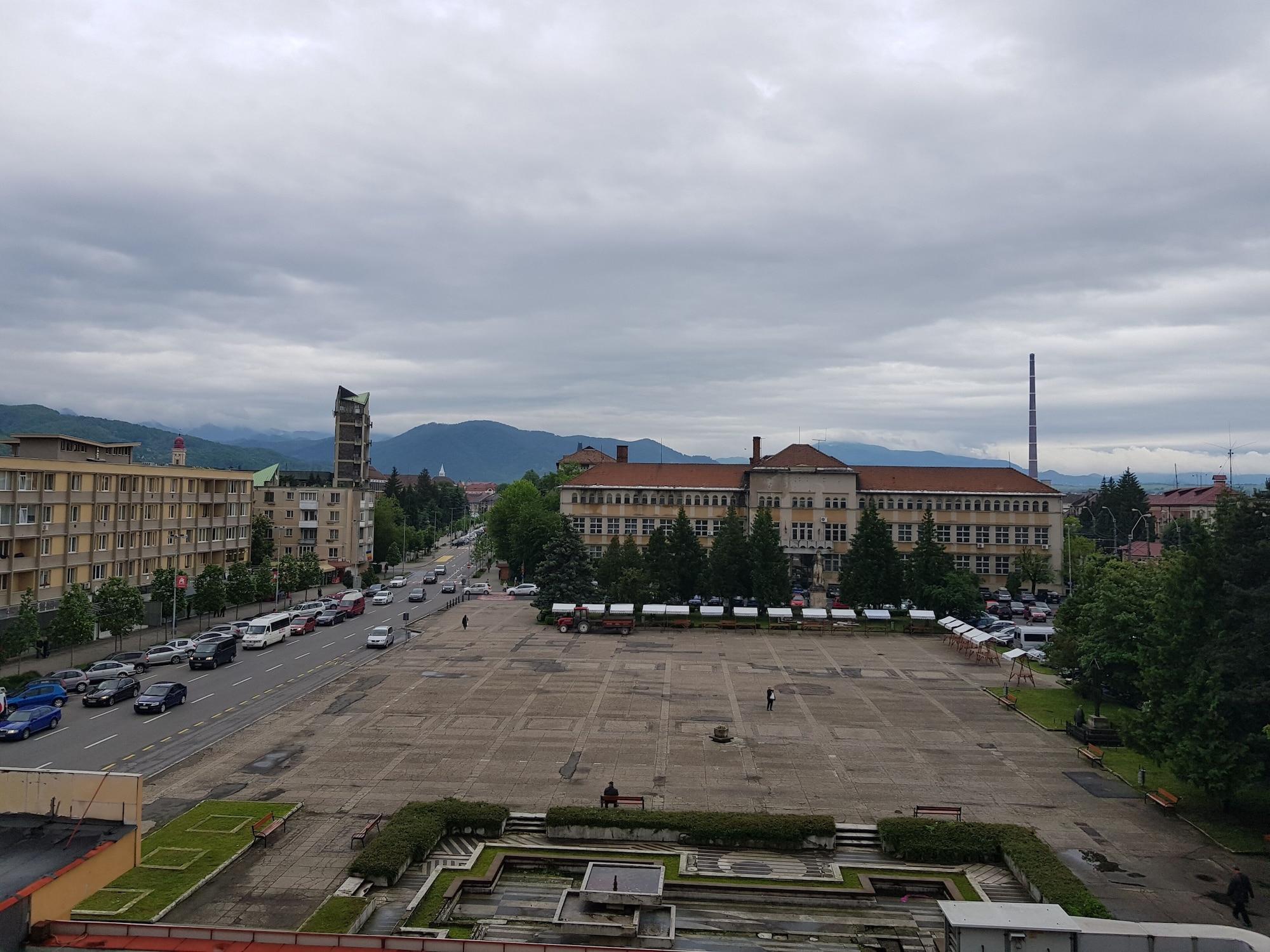 Hotel Rivulus Baia Mare Exteriör bild