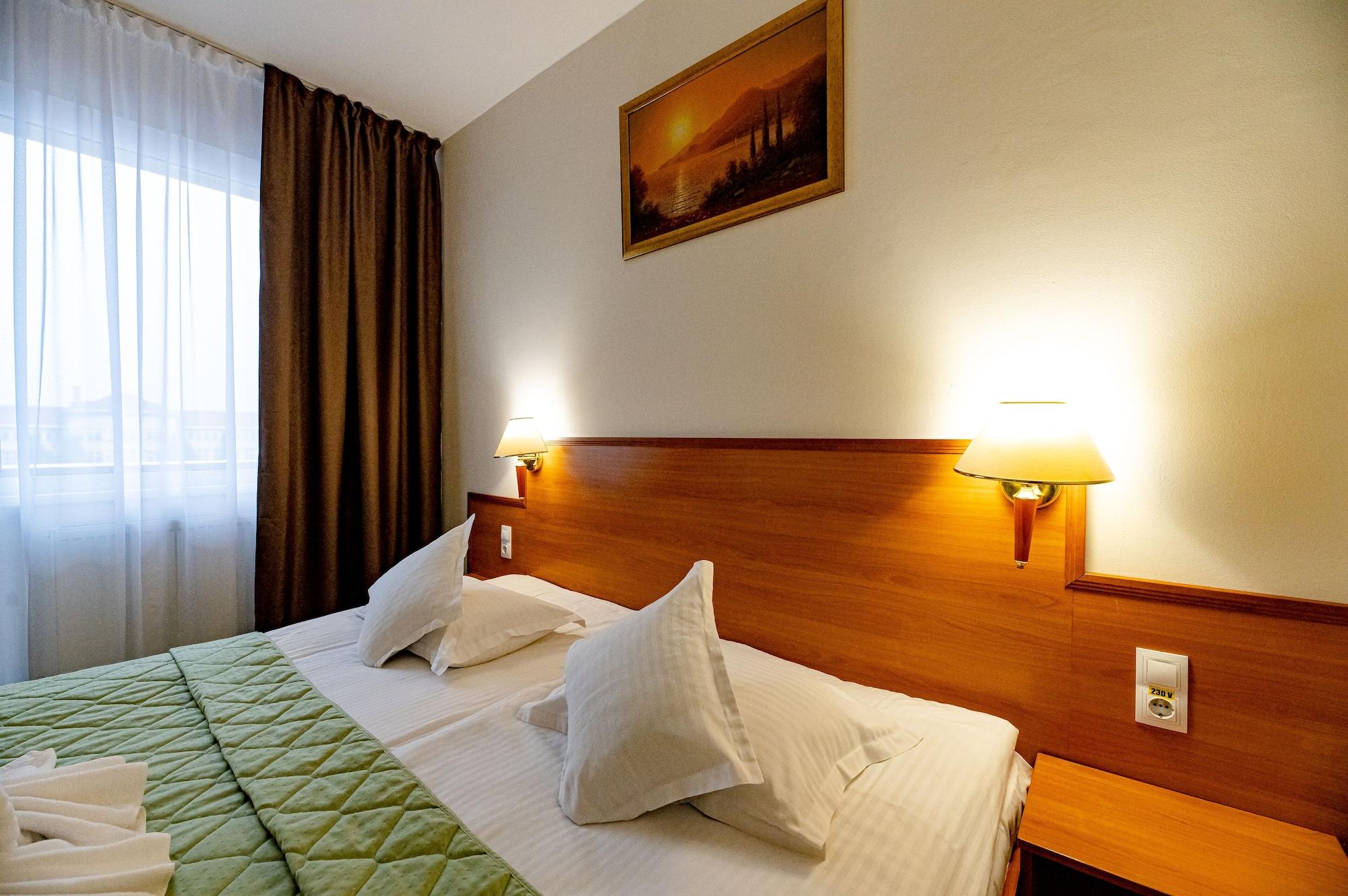 Hotel Rivulus Baia Mare Exteriör bild