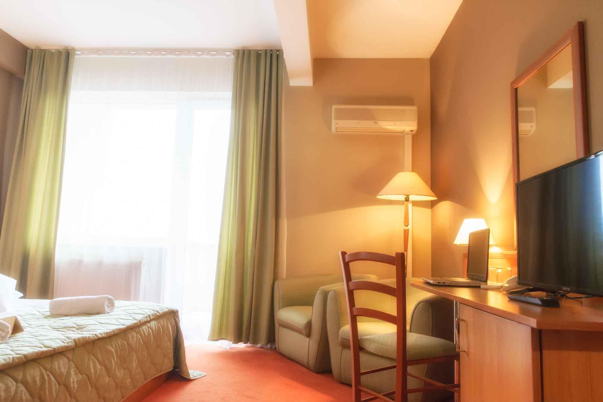 Hotel Rivulus Baia Mare Exteriör bild