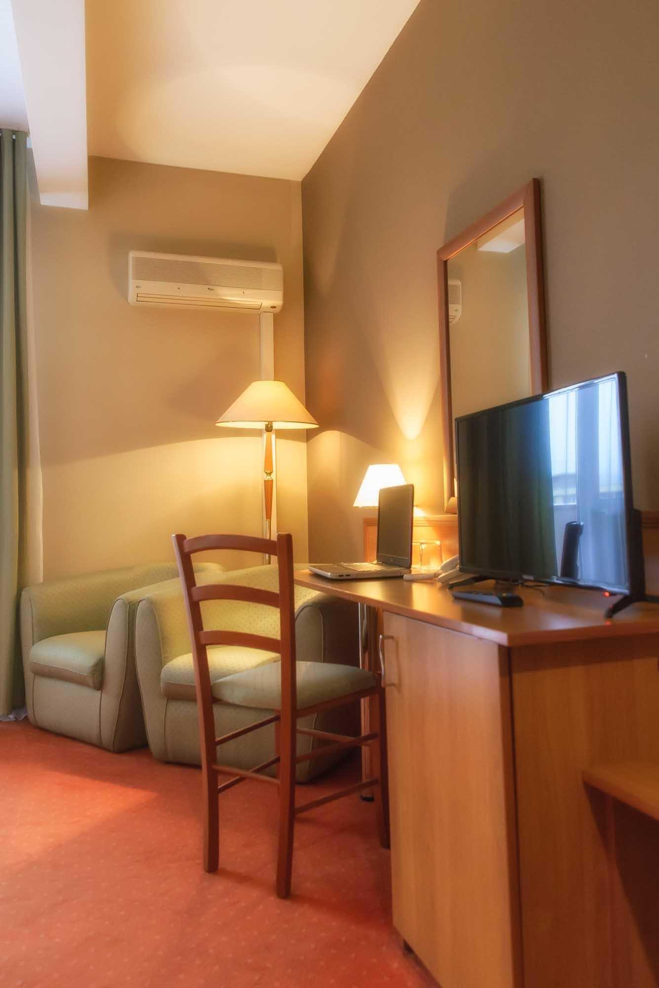 Hotel Rivulus Baia Mare Exteriör bild