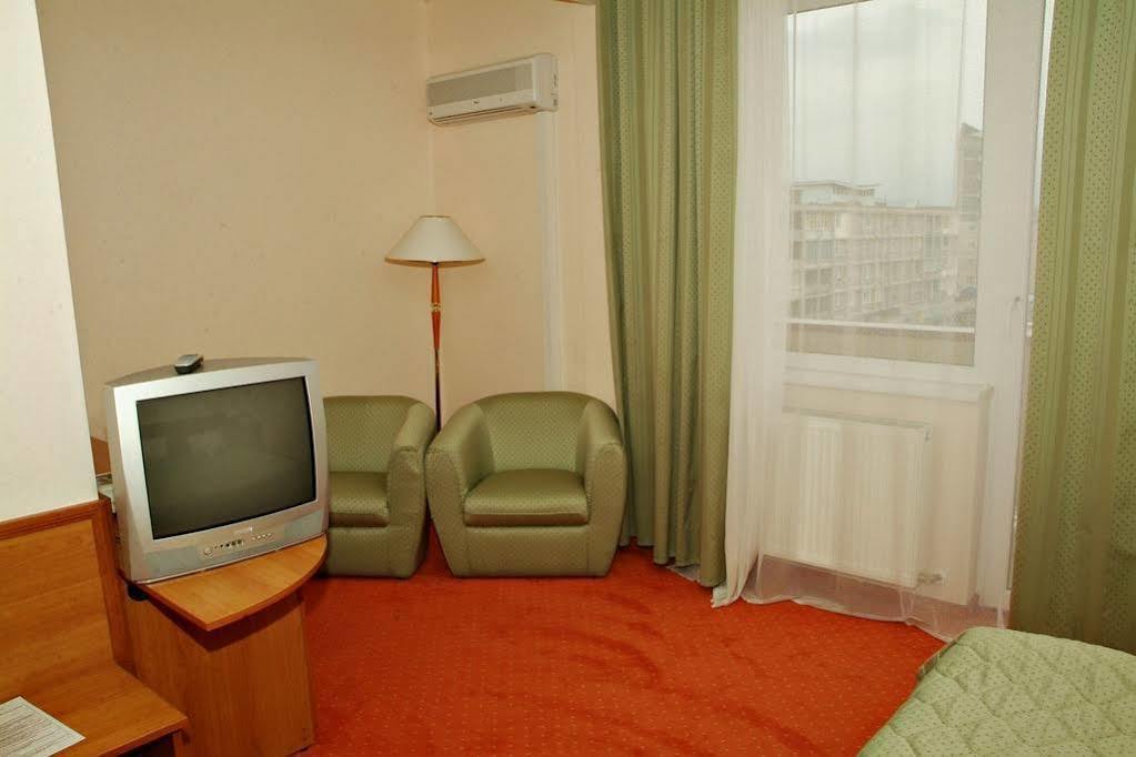 Hotel Rivulus Baia Mare Exteriör bild